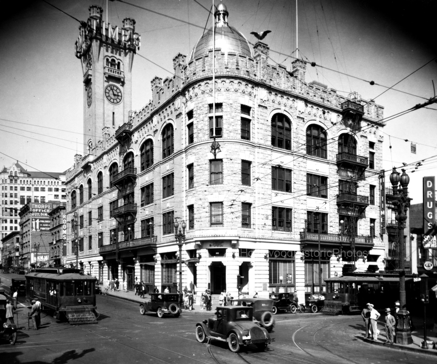 Los Angeles Times Building 1926 1st and Broadway.jpg